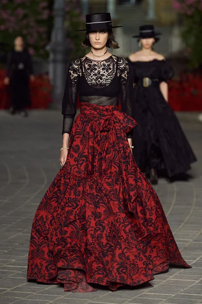 Look 38